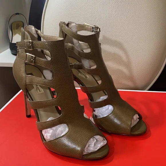 I N C brand new high Heel. - Picture 3 of 8